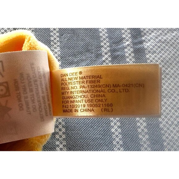 Baby Giraffe Security Lovey Plush Yellow Gray Knotted Sewn Eyes Rattle Toy Gift - Picture 4 of 5